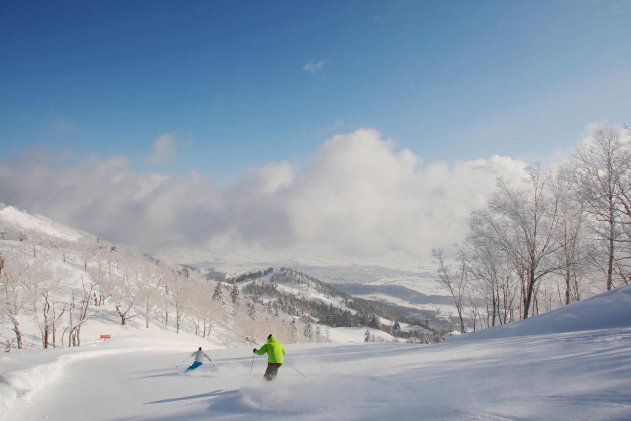 La Vista Furano Hills Natural Hot Spring Exterior foto